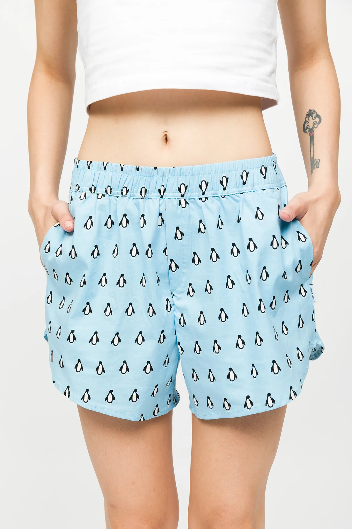 Desenli Kadın Ev Şort – Chill Space Collection – Cool Like Penguin - Image 4